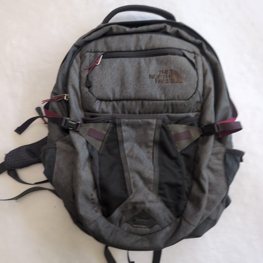 The North Face Recon Backpack 30L Gray FlexVent Laptop Hiking Bag